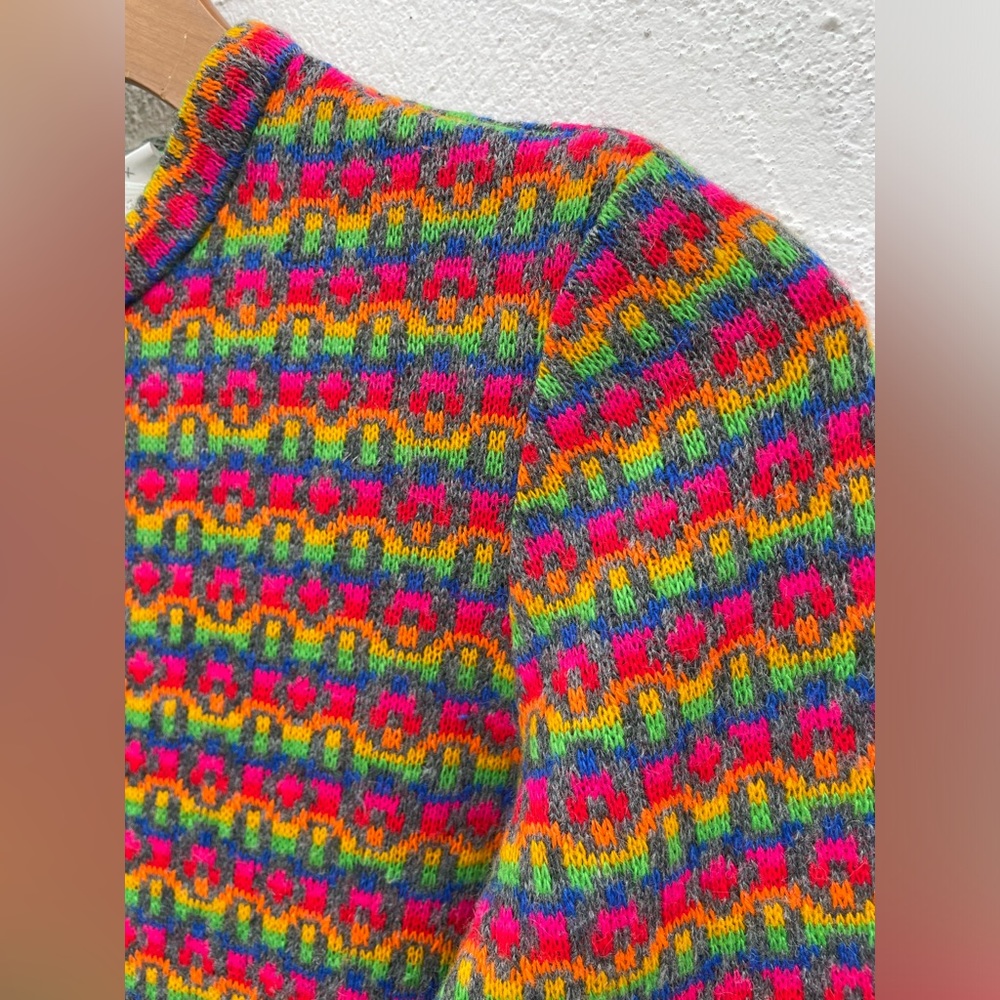 RAINBOW 🌈💕 Vintage 60’s Sweater/ Rainbow Groovy MOD Sweater / Small 🌈